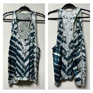 Stylish Tie-Dye Tank Top in Black and White